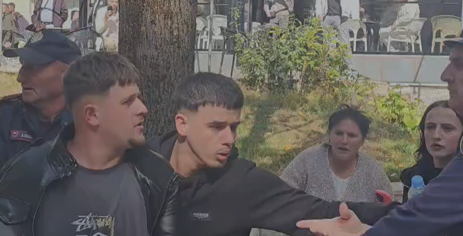 policia-u-sulet-te-rinjve-ne-peshkopi-arrestime-masive-te-adoleshenteve