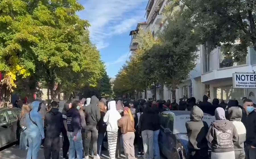 Nis në Elbasan dita e dytë e protestës/ Të rinjtë në revoltë kundër Edi Ramës