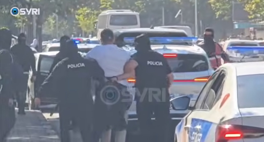 Arrestime të dhunshme të protestuesve në qendër të Tiranës