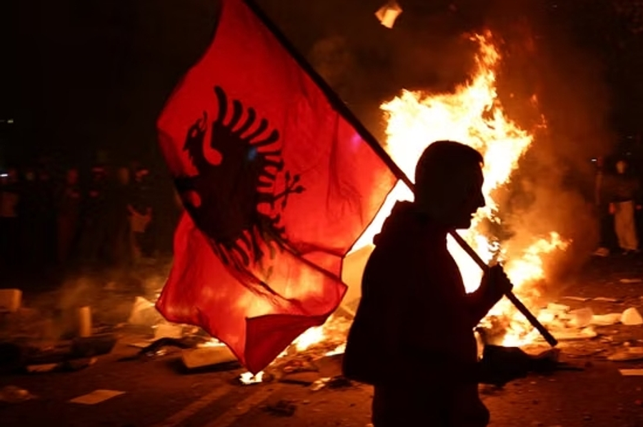 le-monde-revolta-shpertheu-pas-indiferences-se-edi-rames-tani-kerkohet-vetem-largimi-i-tij