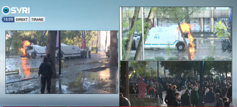 autoboti-del-jashte-kontrollit-merr-flake-protestuesit-mesyjne-drejt-policise