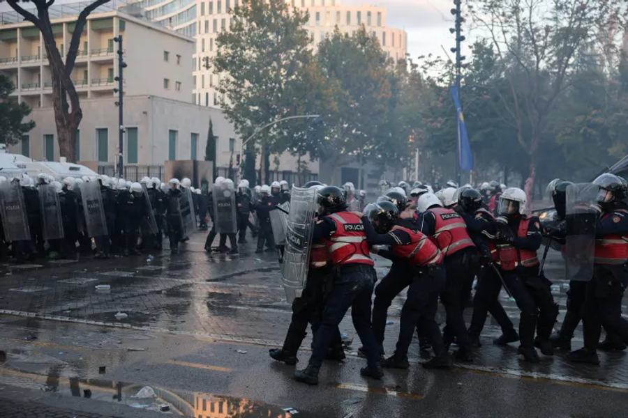  Policia  plumba gome ndaj studentëve   Al Jazeera  Protestat kundër Ramës përshkallëzohen