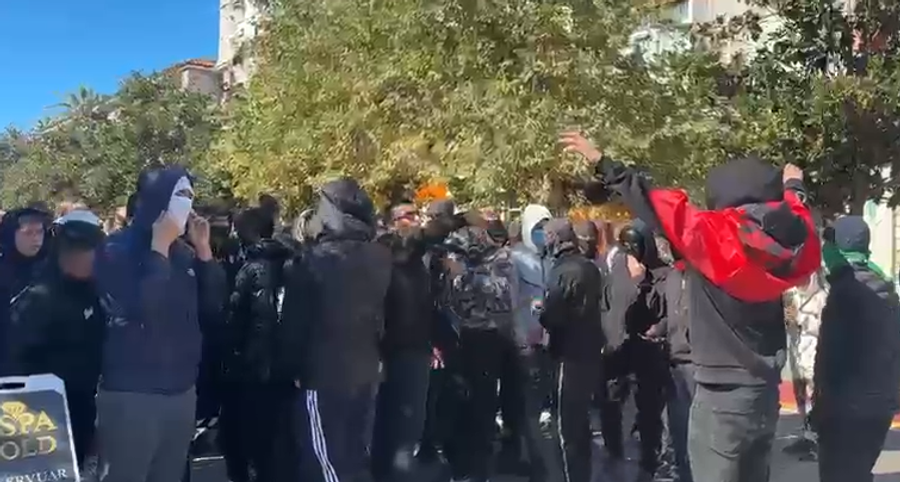  Rama  jep dorëheqjen    Studentët në revoltë  protesta kundër qeverisë edhe në Elbasan