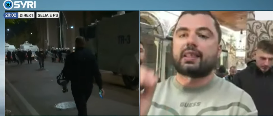 Policia s kursen as besimtarët  Po falnin namazin  dhunë e gaz lotsjellës brenda xhamisë  Et hem Beu  në kryeqytet