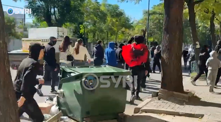 Nxënësit pushtojnë rrugët e Elbasanit  revolta vijon pa ndalim