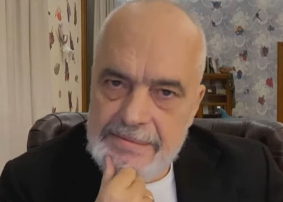 ‘Jep dorëheqje, boll mashtrove, hajdut’, e me dhjetëra mesazhe që i kërkojnë ikjen -  Qytetarët masakrojnë Ramën