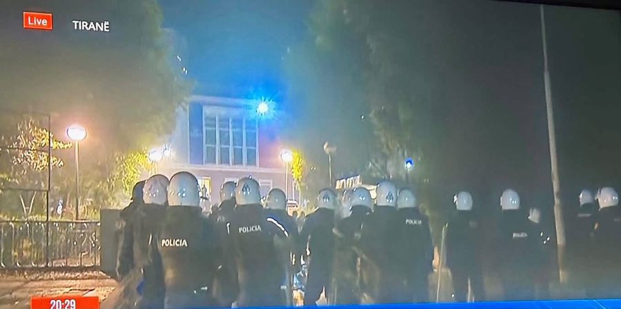 Këlliçi  Rama shfryu inatin ndaj PD së me banditët me uniformë  selia blu u mbulua me gaz lotsjellës