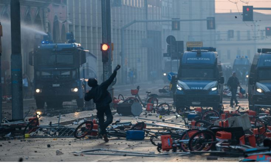 edhe-italia-perfshihet-nga-protestat-kaos-dhe-perleshje-mes-qytetareve-dhe-policise