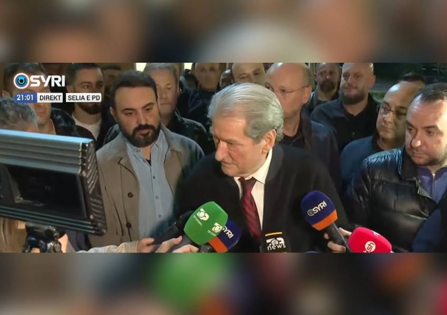 Sulmi i policisë ndaj PD  Berisha  Ramës i dështoi skenari  puthadorët e tij në protestë nuk i ndoqi njeri 