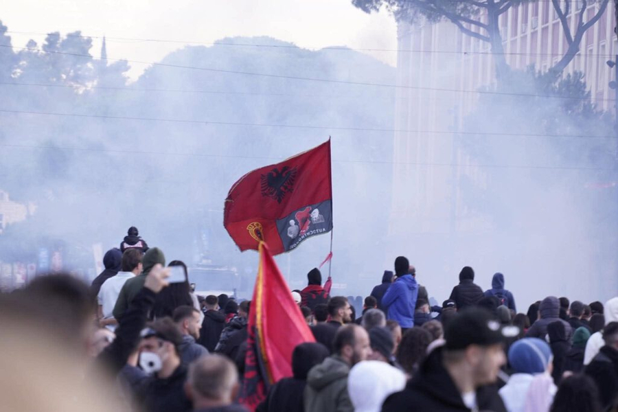 arsyet-e-rebelimit-rinor-nga-papunesia-te-qirate-e-larta-dhe-mungesa-e-demokracise