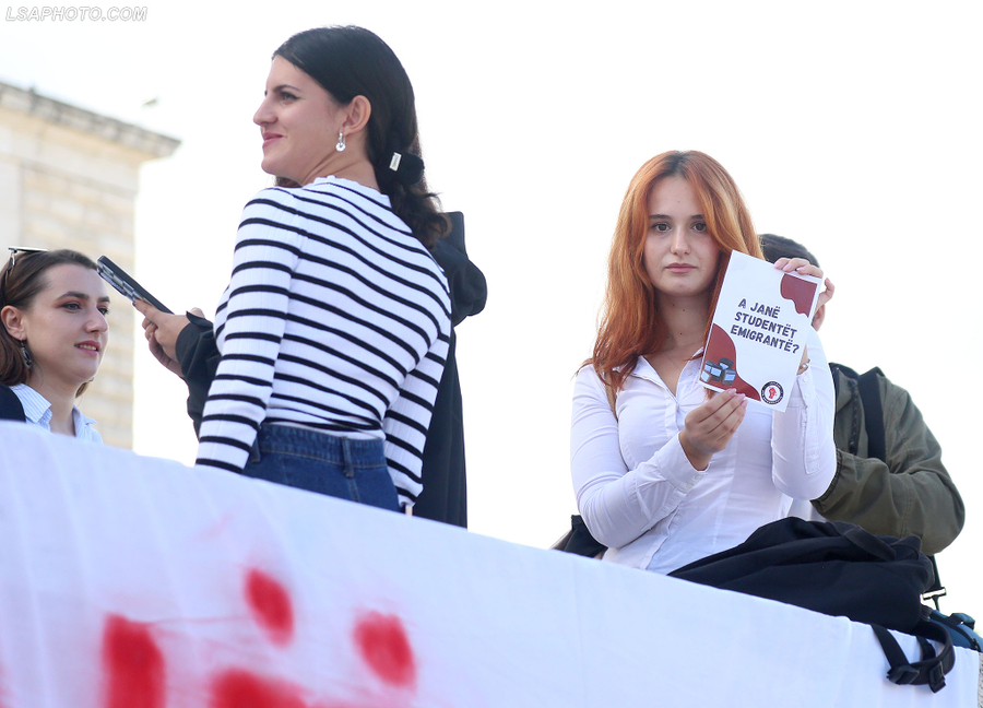 Akademikët e diasporës kërkojnë hetim të dhunës policore dhe përgjegjësi politike për krizën