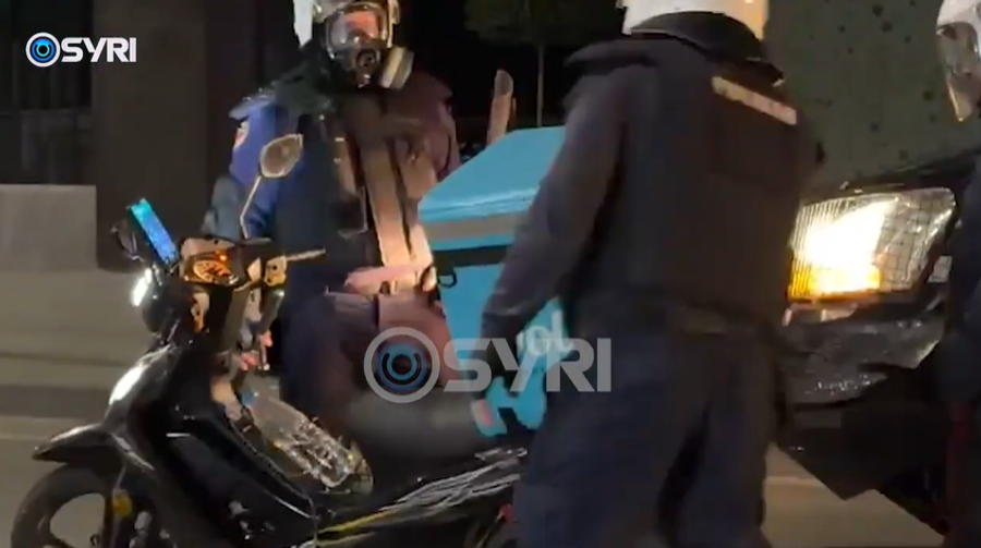 VIDEO  Policia s kursen as motoristët që shpërndajnë ushqim   postblloqe të paligjshme nëpër Tiranë
