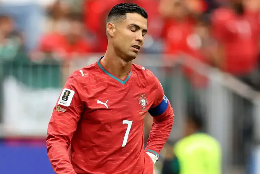  Braktisi  kombëtaren portugeze  255 euro gjobë dhe 30 ditë pezullim për Ronaldon