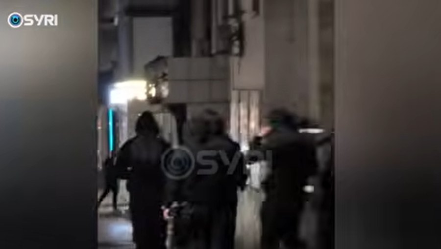 Rama infiltron  paramilitarë  me kapuça në protestë  Dalin nga Min  Brendshme nën shoqërinë e policisë 