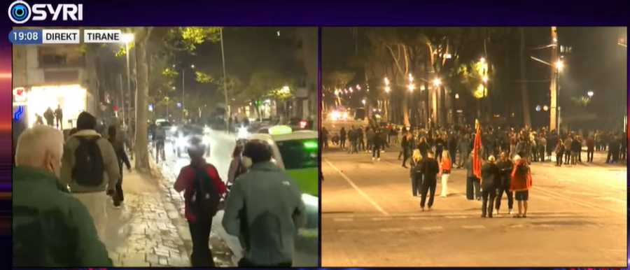 VIDEO  Protestuesit shpërndahen rrugëve të Tiranës  ngrenë barrikada për të penguar mjetet e policisë