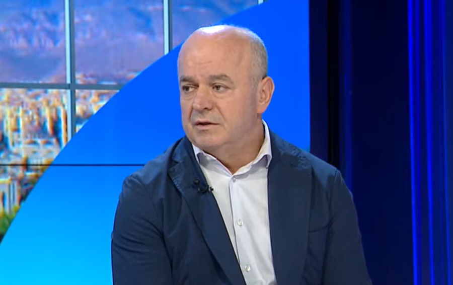 Rama kërcënon jetimët me heqjen e bursave   pedagogu  Policia mbron pushtetin  jo qytetarët
