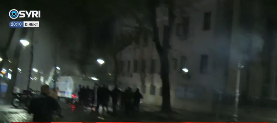 Policia terror rrugëve të Tiranës   Përplasen me protestuesit te  Myslym Shyri 
