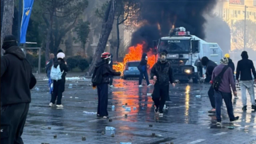 u-arrestuan-ne-proteste-gjykata-e-tiranes-liron-13-qytetare-te-shoqeruar