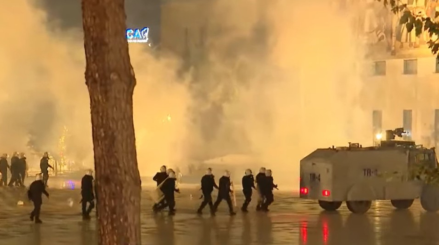 Burime nga Dogana e Qafë Thanës  Plumba gome që përhapin edhe gaz vijnë nga Maqedonia e Veriut
