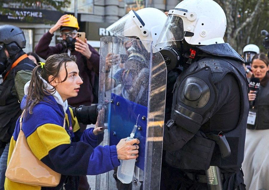 DER STANDARD: Policia ushtroi dhunë joproporcionale! Rinia beson se po ia vjedhin të ardhmen