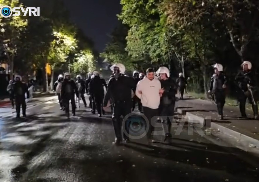 Mercenarët e Ramës vijojnë terrorin  arrestojnë kalimtarin  Qytetari  S kam lidhje me protestën  njoftoni familjen time