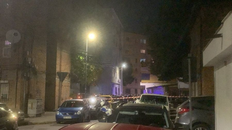 FOTO  Atentat te  Komuna e Parisit   vritet 45 vjeçari me plumb në kokë