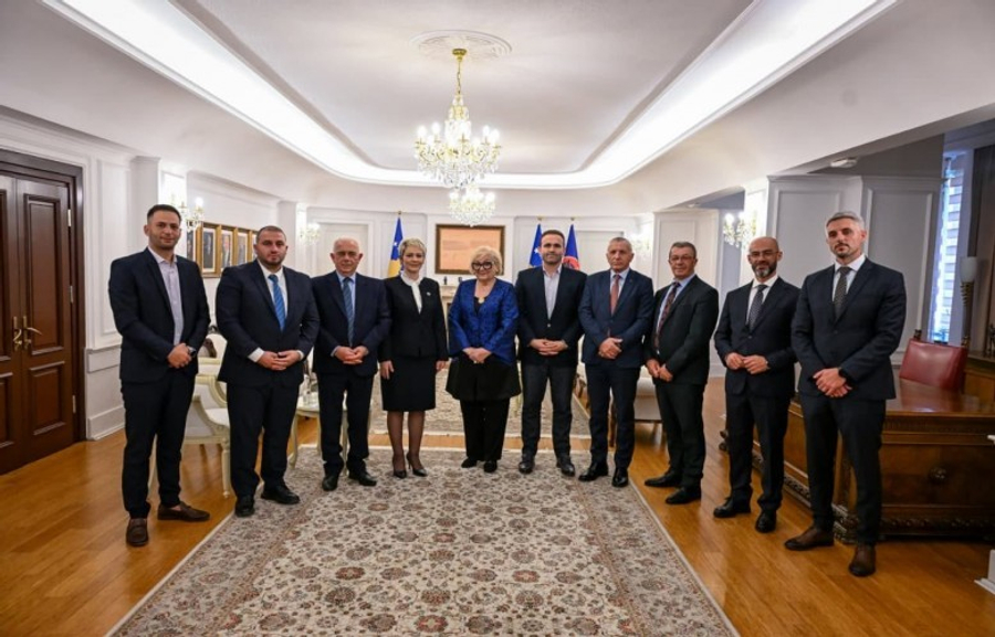 presidentja-e-kosoves-u-ben-thirrje-shqiptareve-te-lugines-te-votojne-me-25-tetor