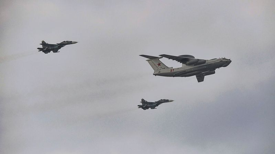 avioni-rus-rrezohet-ne-kaliningrad-gjate-nje-fluturimi-stervitor