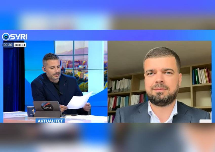 Protestat  Avokati Bici  Arrestime të paligjshme  polici që firmos  në të njëjtën kohë në tre vende të ndryshme