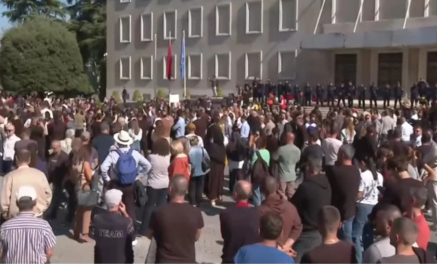Revolta kundër Edi Ramës  Sot në orën 10 00 pedagogët protestojnë sërish në mbështetje të të rinjve