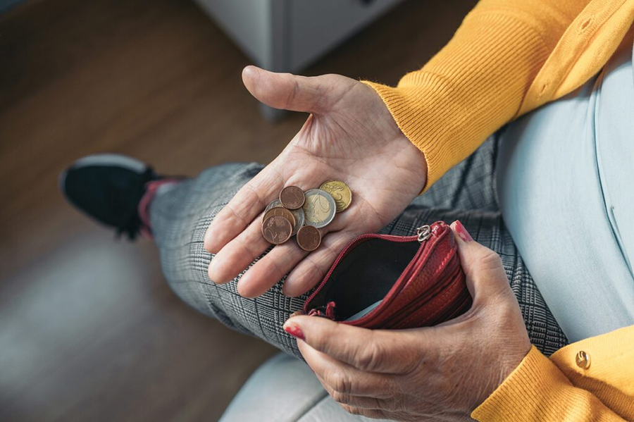 Mjerimi ulet këmbëkryq  Pragu i varfërisë dyfishohet  pensionet dhe ndihma ekonomike në vendnumëro
