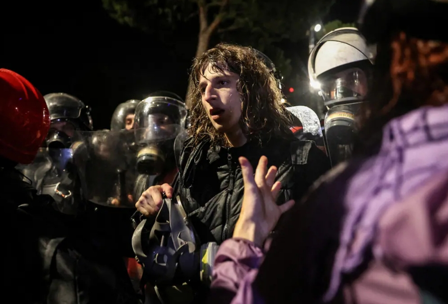 rama-e-ka-kthyer-vendin-ne-diktature-gazeta-franceze-shqiptaret-te-revoltuar-nga-terrori-policor