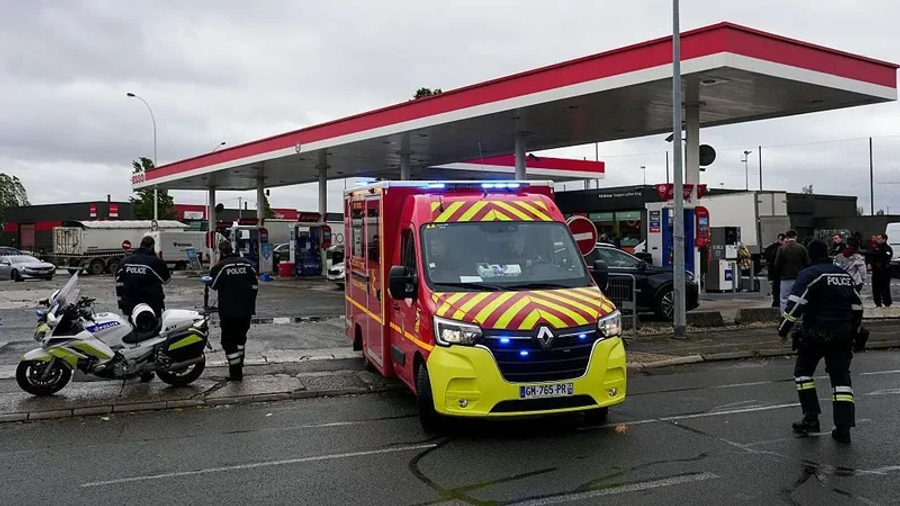 Dyshohet për sulm terrorist  një i vrarë dhe 5 të plagosur në Paris