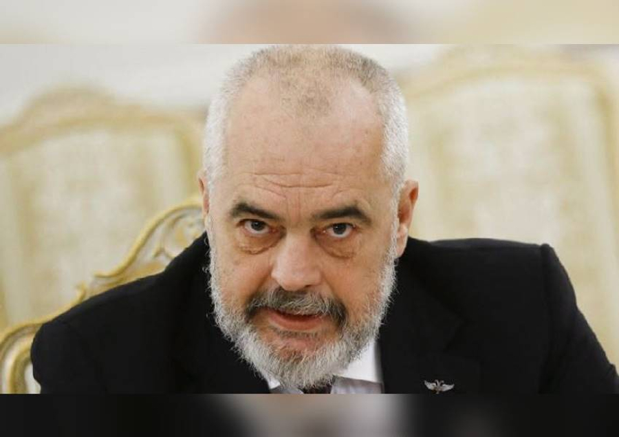 Vazhdojmë me shtetasin E R  62 vjeç  i biri i K R   student mbetës   e shoqërojnë këto çështje 