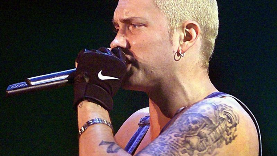 ish-punonjesi-i-eminem-pranon-fajesine-vodhi-dhe-shiti-kenge-te-papublikuara-per-50-mije-dollare