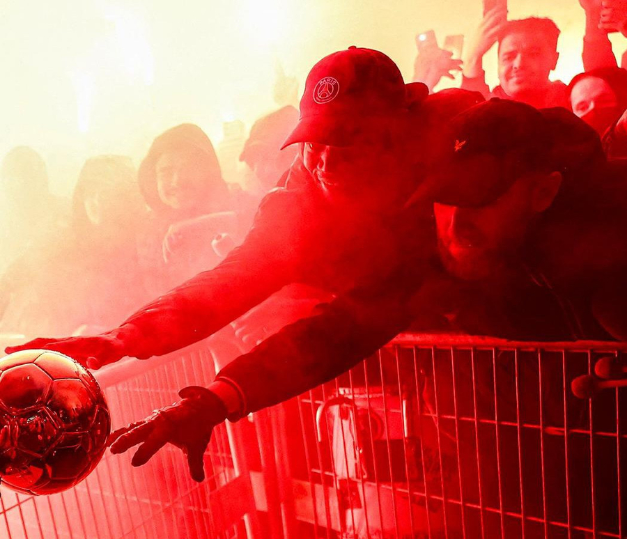 Kaosi i protestave ndryshon gjithçka  PSG mbetet jashtë  Topit të Artë 