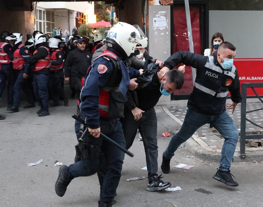 Alarm në Bruksel për dhunën ndaj protestuesve në Shqipëri  Eurodeputetë i kërkojnë Kaja Kallas hetim për policinë