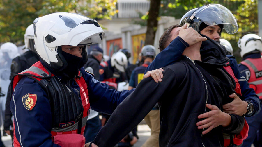 Federata Ndërkombëtare e Gazetarëve  Policia shkeli të drejtat dhe liritë themelore gjatë protestave