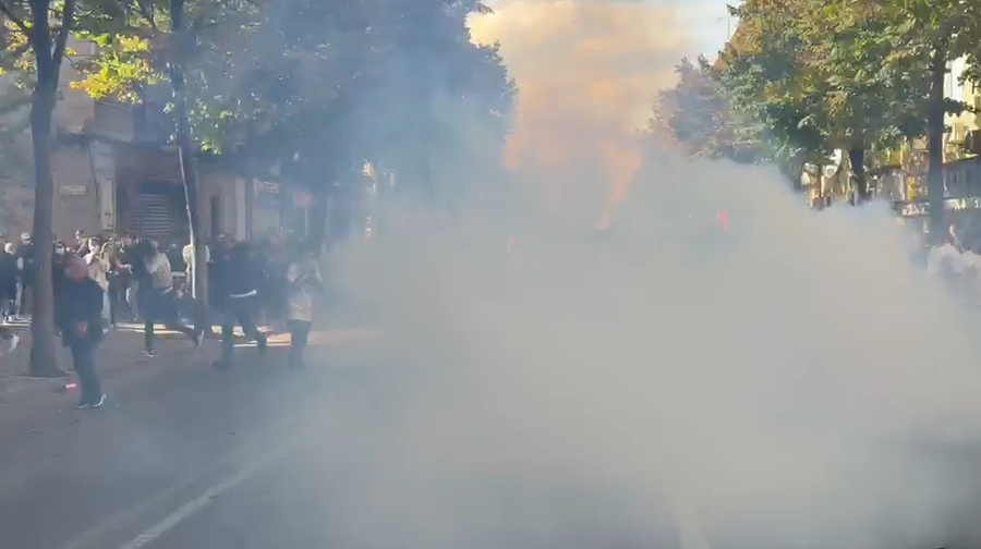 VIDEO  Nisin tensionet te Ministria e Arsimit  policia hedh gaz lotsjellës dhe ujë mbi protestuesit paqësorë