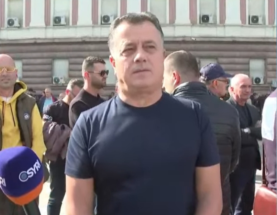 Noka  Jemi këtu për t i dhënë spunto më të madhe protestës heroike të studentëve  është koha të bashkohemi 