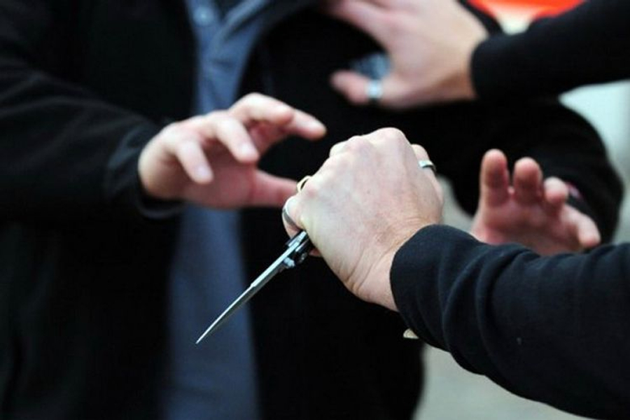 Plagoset me thikë 19 vjeçari në Korçë  kapet autori që kishte thyer masën e sigurisë  arrest shtëpie 