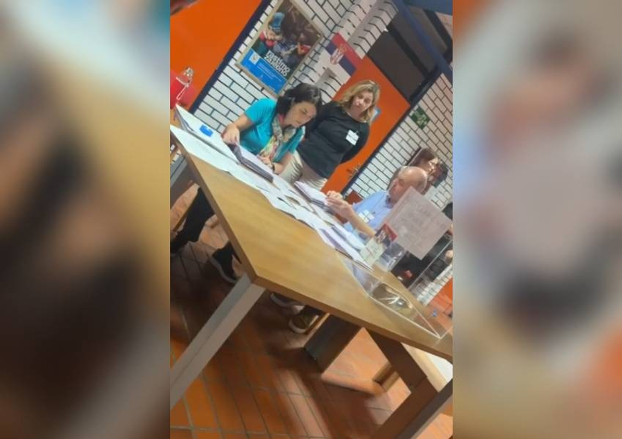 Numërohen rreth 15  e kutive  Vuçiç në pikiatë  Lista e Studentëve nis revanshin