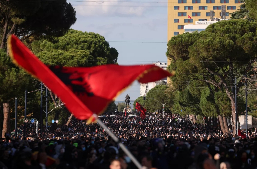 le-figaro-te-dielen-priten-protesta-te-reja-ne-tirane-pershkallezohet-revolta-kunder-korrupsionit