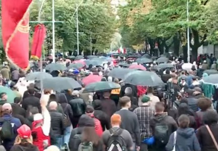 VIDEO  Nis marshimi në Tiranë   Protestuesit drejt Kryeministrisë