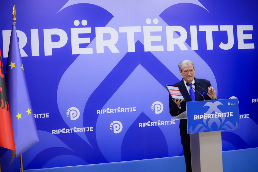LIVE/ Kryetari i PD, konferencë shtypi