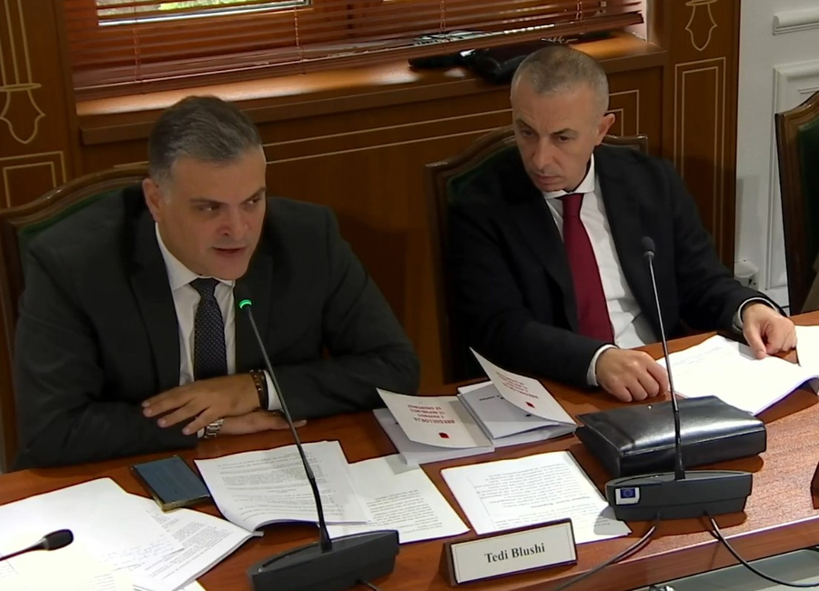 Blushi debat me Manjën te ‘Ligjet’: E vetmja agjendë e Parlamentit, shpërndarja e tij dhe largimi i Ramës