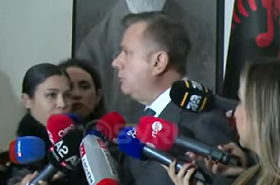 SYRI TV  Balla sulmon dhe fyen studentët  Huliganë dhe hajdutë  ju garantoj që Rama nuk dorëhiqet