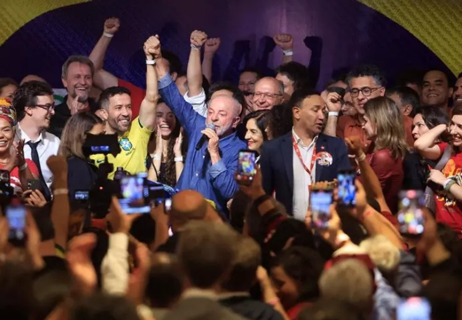 zgjedhjet-ne-brazil-triumfon-lula-trump-u-manipuluan-bolsonaro-policia-me-mori-pasaporten