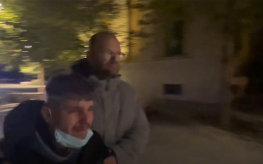 aulon-kalaja-sfidon-taulant-ballen-publikon-biseden-me-te-miturin-qe-u-dhunua-nga-policia