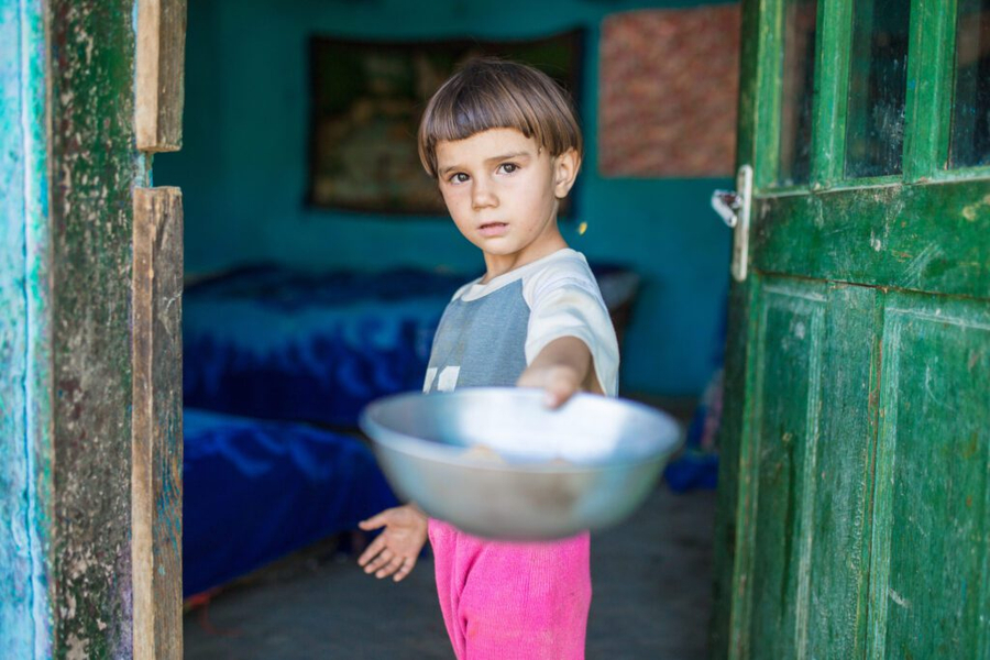 Mbi 26% e fëmijëve, më të rrezikuarit nga varfëria në Shqipëri, mungojnë politikat mbështetëse, pabarazia trashëgohet 